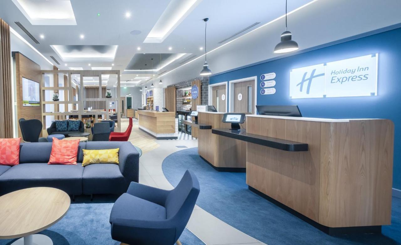Holiday Inn Express - Fleet By Ihg Экстерьер фото