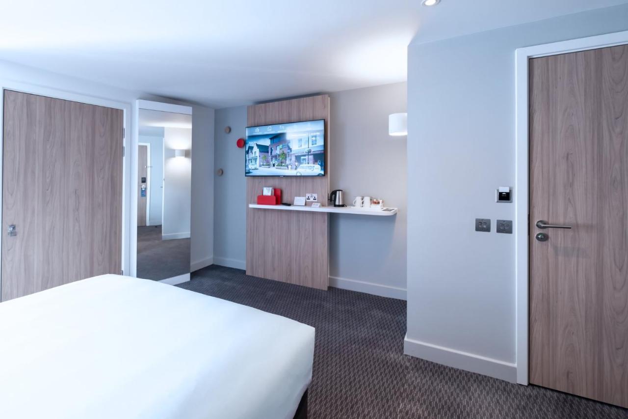 Holiday Inn Express - Fleet By Ihg Экстерьер фото