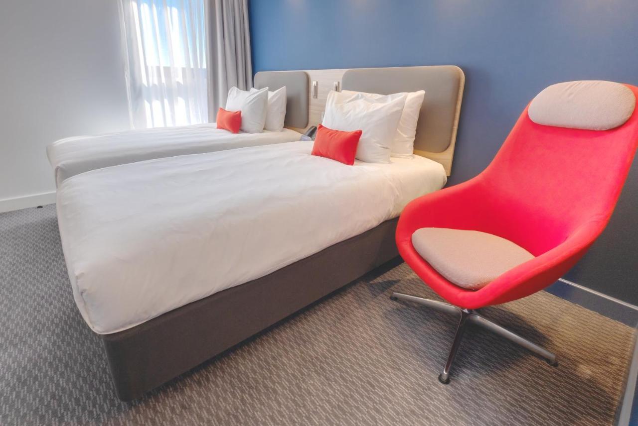 Holiday Inn Express - Fleet By Ihg Экстерьер фото
