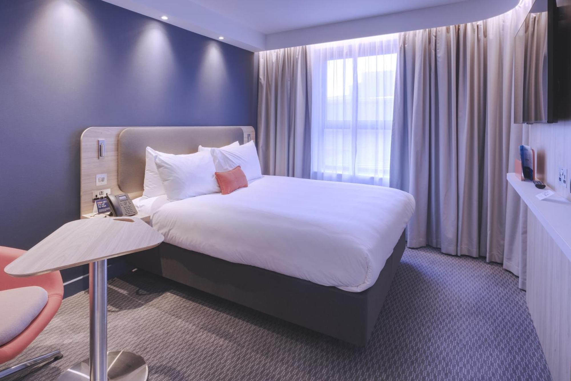 Holiday Inn Express - Fleet By Ihg Экстерьер фото