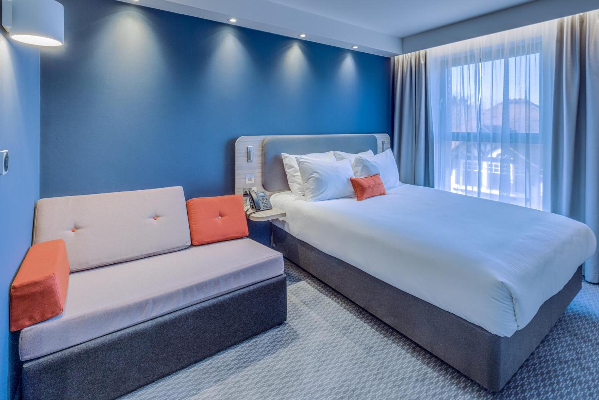 Holiday Inn Express - Fleet By Ihg Экстерьер фото